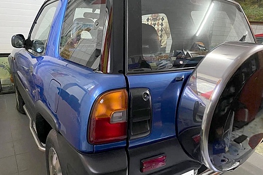 В России продают Toyota RAV4 1997 года без пробега