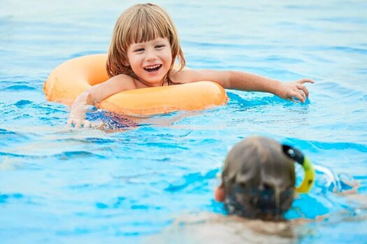 5 ошибок родителей, которые учат детей плавать