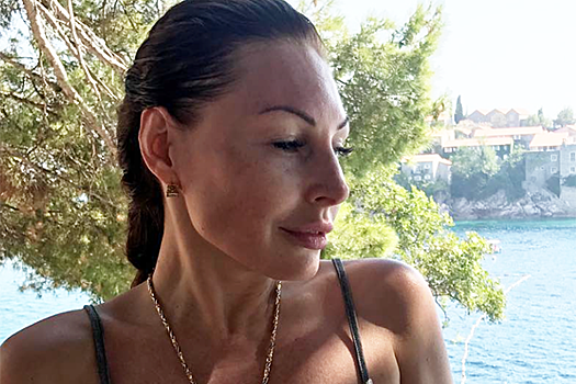 Наталья Бочкарева отдыхала на Крите в одних шортах