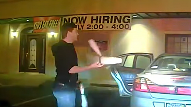 Американский водитель доказал свою трезвость жонглированием