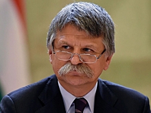 Спикер парламента Венгрии назвал ошибкой план Запада сделать из Украины военную базу