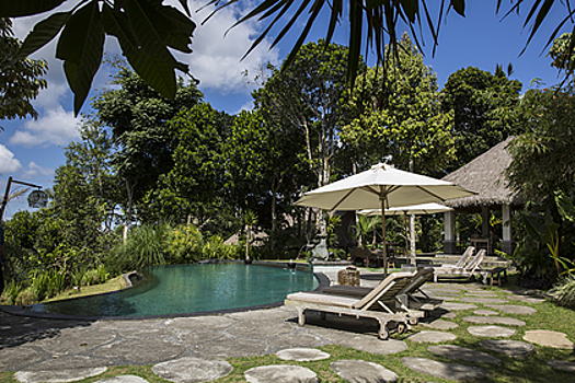 Популярный курорт Бали снова отложил открытие границ для туристов