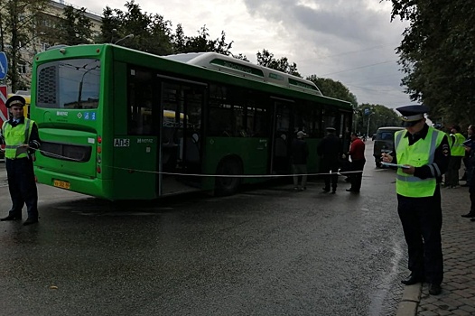 На проспекте Ленина в Екатеринбурге под колесами автобуса погибла женщина