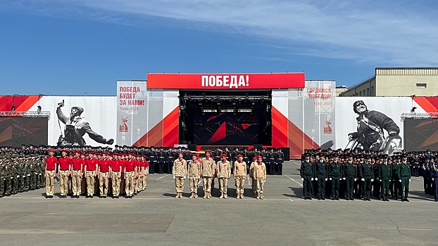 Председатель Оренбургского горсовета приняла участие в гарнизонном смотре строевой песни