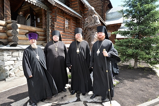 Памятник преподобному Макарию открыли в Горно-Алтайске