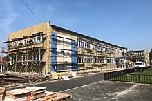 Рабочие приступили к монтажу фасада ремонтируемой школы в Серебряных Прудах