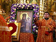 Священник объяснил, почему в православии молятся иконам