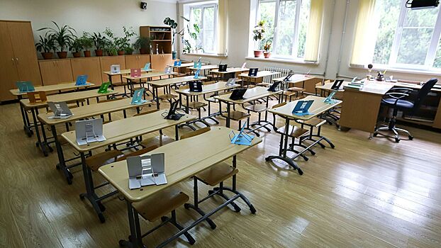 Московского учителя обвинили в растлении малолетней