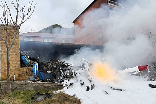 Упавший в Дагестане вертолет при крушении сгорел