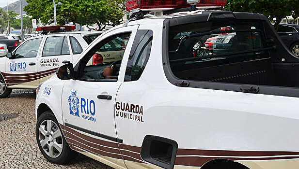 В Сан-Паулу полиция кордонами разделяет сторонников и противников Болсонару