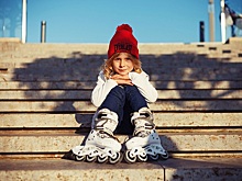 Катанию на роликовых коньках учат в «Садовниках»