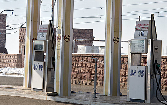 Рост цен на бензин в Армении признали нормальным
