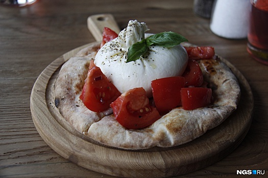 На Ленина открылся огромный ресторан Аркадия Новикова с сыроварней и томским окороком