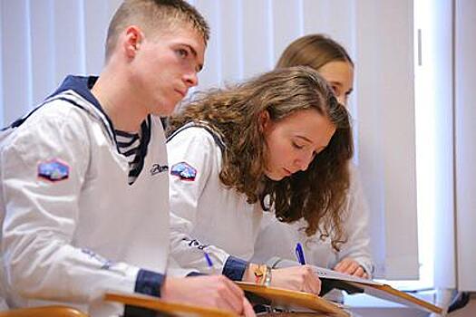 Российские школьники написали Конституционный диктант