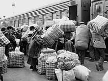 Почему в 90-е частных торговцев называли «челноками»