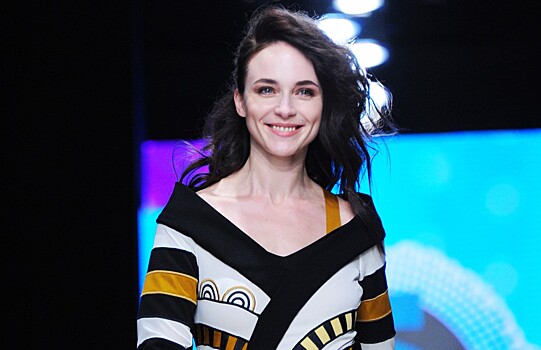 Модный стилист Ирина Ковалевич раскритиковала образы знаменитостей на премии «Больше, чем звезды»