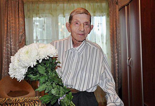 Участника Великой Отечественной войны из Кузьминок поздравили с юбилеем