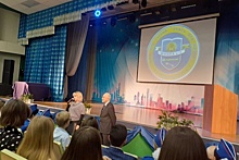Школьники Академического поговорили с ветераном ФСБ о настоящем героизме