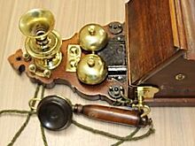 Старинный телефон забрали на таможне у китайца и передали в иркутский музей