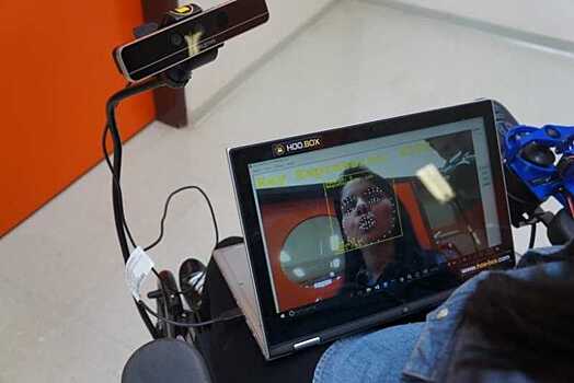 Инновационная технология, которая позволяет управлять инвалидным креслом мимикой лица