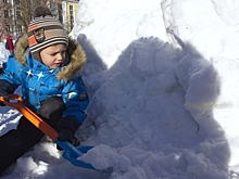 Участковый спас ребенка из-под снежного завала в ЯНАО