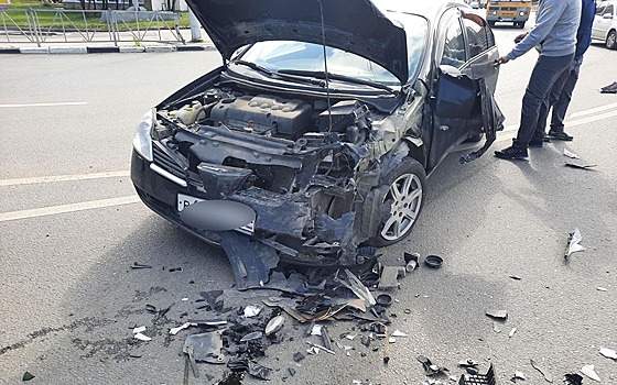 В Рязани Nissan выехал на «встречку» и столкнулся с двумя автомобилями