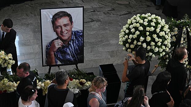 Озвучена стоимость места для Шатунова на Троекуровском кладбище