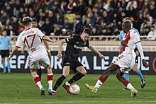 Гол Азмуна помог «Байеру» выбить «Монако» Головина в серии пенальти