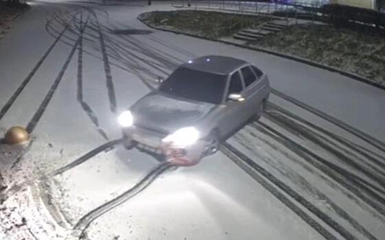 Рязанского водителя занесло на первом снеге у цирка