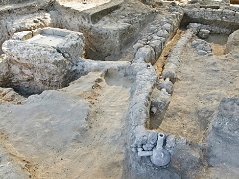 В Израиле при раскопках в Нешер Рамле найдена кость с гравировкой, возраст 120 000 лет