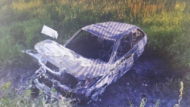 Ночью под Перелюбом перевернулась и сгорела «Лада». Водитель выжил