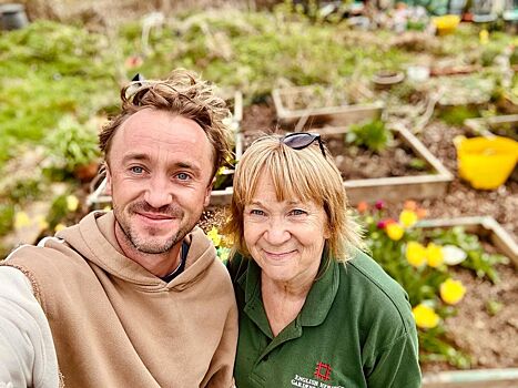 Со щетиной: как сейчас выглядит повзрослевший актер Том Фелтон, сыгравший Драко Малфоя