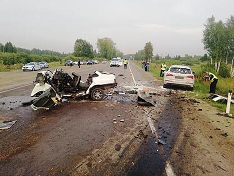 На Среднем Урале водитель автомобиля погиб на глазах ребенка