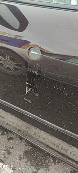 Неизвестный испортил иномарку в Новокузнецке