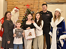 Главный полицейский Забайкалья исполнил новогодние мечты детей из многодетной семьи героя СВО
