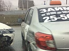 На улице Карпинского произошла очередная авария с «Яндекс.Такси»