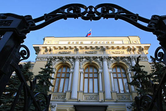 Центробанк снижал долларовую долю в резервах по мере нарастания рисков