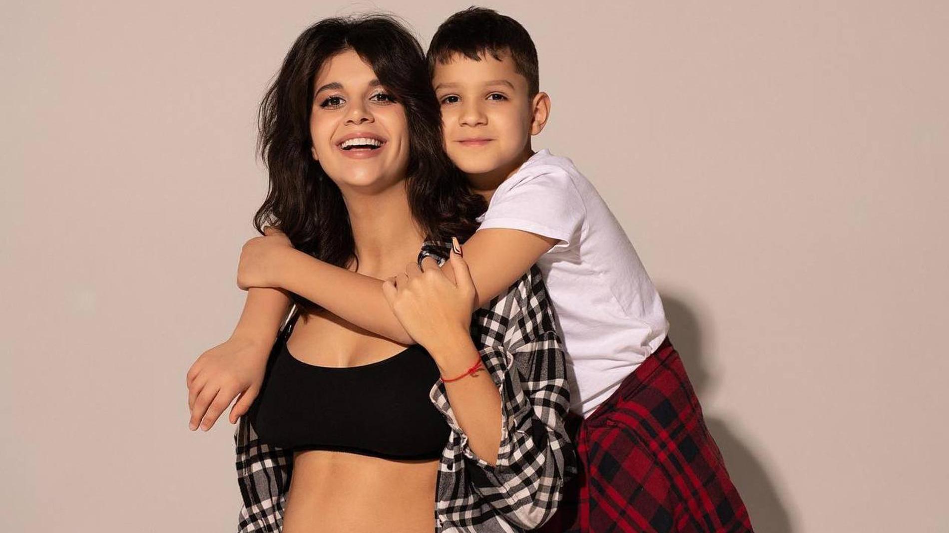 Алиана устиненко дочка. Алиана устиненко 2021. Алиана устиненко 2021. Алиана гобозова дом 2. Алиана дом 2.