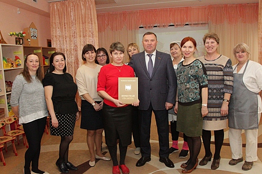 Виталий Паутов поздравил с 8 Марта коллективы детских садов, школ и ДК
