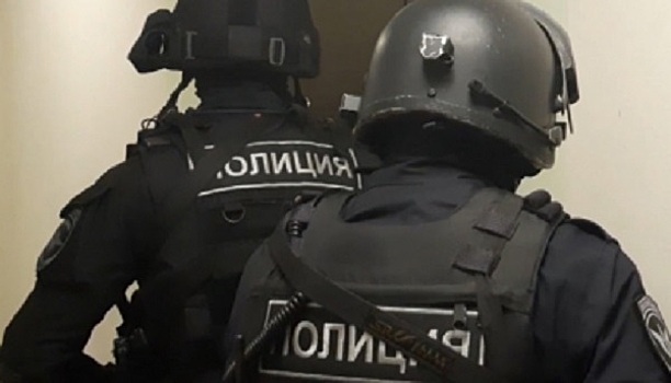 Житель Санкт-Петербурге объявил шестерых детей заложниками. Силовики не исключают штурм