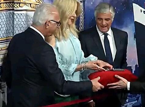 Кидман открыла рождественские витрины в Париже