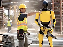 Маск обнародовал видео: Роботы Optimus работают за полицейских, врачей, поваров