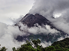 В Индонезии вулкан Семеру выбросил пепел на высоту 4,7 км