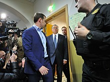 Отсидевший пять из восьми назначенных лет Алексей Улюкаев покинул место заключения в сопровождении кортежа