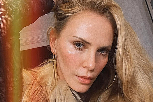 Шарлиз Терон заподозрили в пластике из-за нового фото