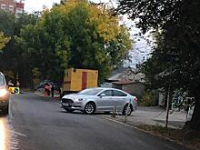 Огромная яма на дороге в Самаре образовалась из-за прорыва водопровода