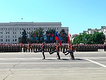 В Луганске прошел Парад Победы