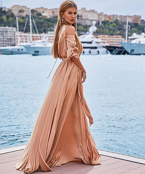 Чем с тех пор занимается Виктория, не совсем понятно. По ее аккаунту в Instagram по крайней мере ясно, что она много любуется собой, путешествует, ищет новую любовь,  иногда посещает светские мероприятия и временами воспитывает дочь.