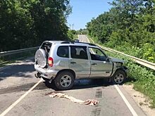 Под Саратовом водитель Chevrolet Niva влетел в отбойник