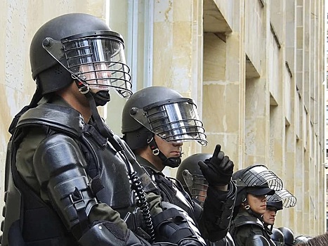 Французский закон о запрете деанона полиции сведет протесты на нет